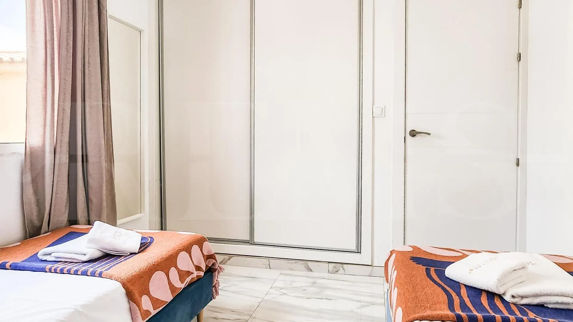 Sea-View Retreat 7 Minutes To The Beach Rems بينالماذينا