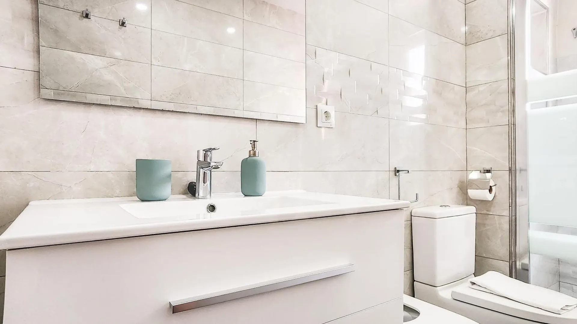 Sea-View Retreat 7 Minutes To The Beach Rems Benalmádena Apartman