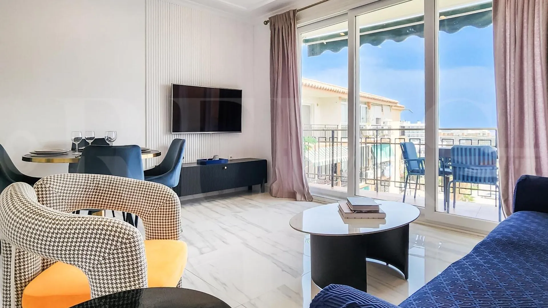 Sea-View Retreat 7 Minutes To The Beach Rems Benalmádena Apartman